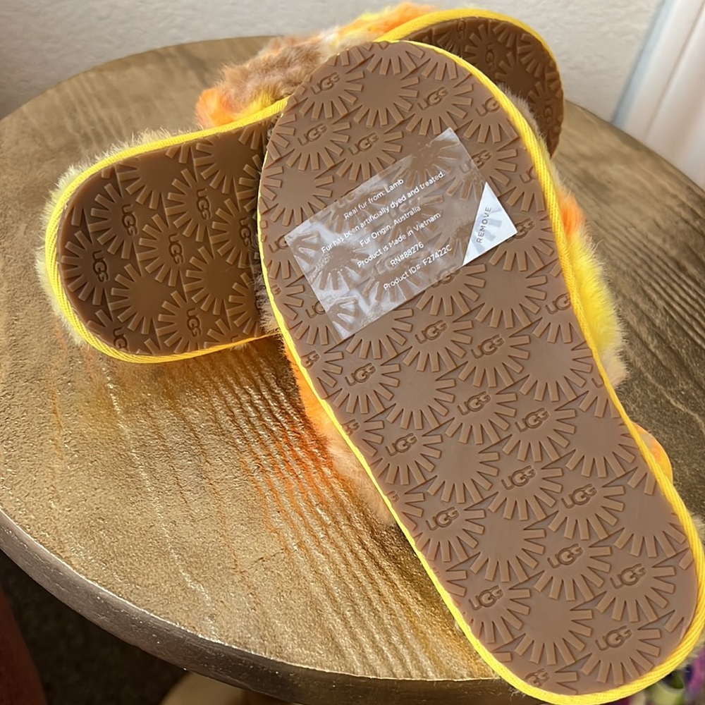 UGG Kids Fluff Yeah canary yellow plaid punk slip on slide sandals. Size 11 - Picture 9 of 9